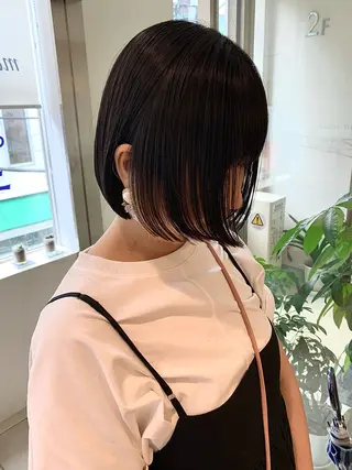 ショート ma'am Zee所属・石川 葵のヘアスタイル