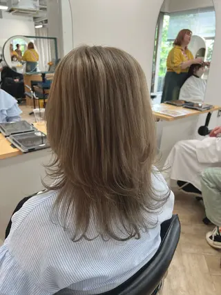 ミディアム カラー ベージュ/グレージュ 新潟/万代/井上佑のヘアスタイル