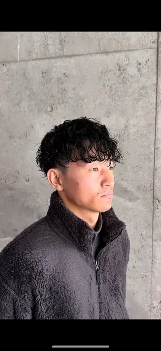 ショート パーマ メンズ スキンフェード/パー マ/須田陸斗のヘアスタイル