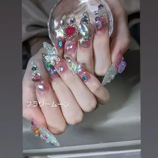 ネイル フラワー ムーンのネイルデザイン