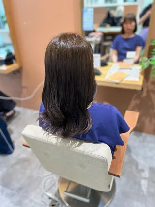 セミロング カラー リムヘアーズボウグループ所属・rim. reinaのヘアスタイル