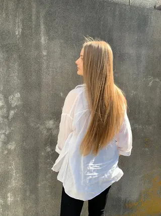 ロング 岡田 知佳のヘアスタイル