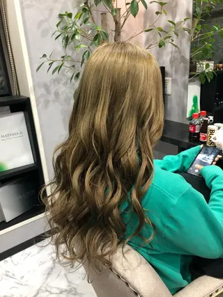 ロング カラー FAVORE 【ファヴォーレ】のヘアスタイル