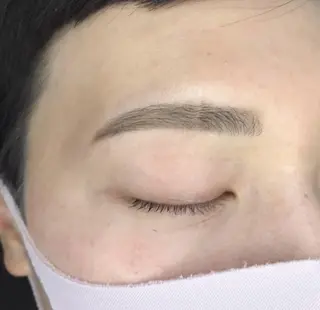 マツエク・マツパ アイブロウ lolo&minty名護店所属・イシワタ サヤカの眉毛・アイブロウイメージ