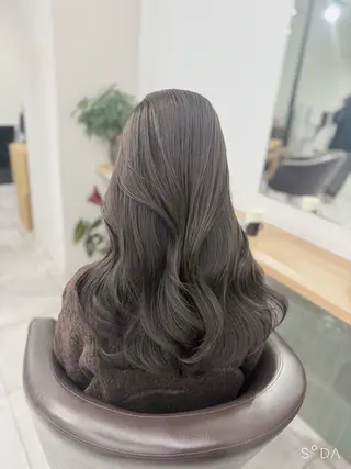 セミロング 外苑前NO.1艶髪 透明感カラーのヘアスタイル