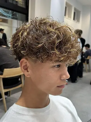 ショート パーマ メンズ fifthメンズ原宿 波巻きパーマ平居俊太のヘアスタイル