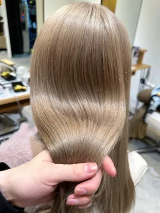 カラー 肌に馴染むハイトーン /ミルクティーカラーのヘアスタイル