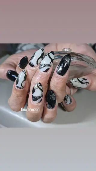 ネイル フラワー ムーンのネイルデザイン