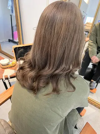 セミロング カラー 目を惹く艶髪/髪質 改善カラー🤎ぐっちのヘアスタイル