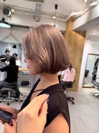 ショート カラー ミルクティー× グレージュMOMOのヘアスタイル