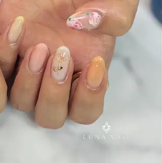 ネイル アトリエ　ミモザ所属・いまむら あかりのネイルデザイン