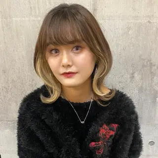 セミロング カラー 比嘉 陽のヘアスタイル