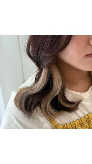 カラー MONA MARISEのヘアスタイル