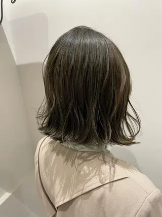 ミディアム カラー 佐々木 芽衣のヘアスタイル