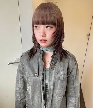 ミディアム カラー MIU/ルーツカラー 顔まわりレイヤーのヘアスタイル