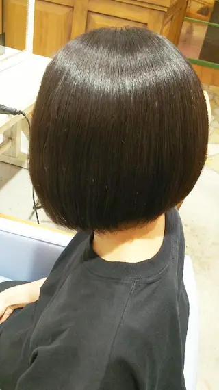 ショート LUXBE GALLERY なんば駅前店所属・ラックスビーギャラリ ー AKICOのヘアスタイル