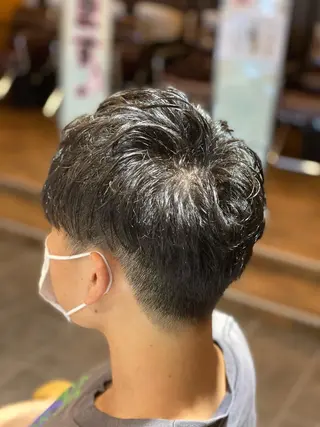 パーマ メンズ 尾崎 優也のヘアスタイル