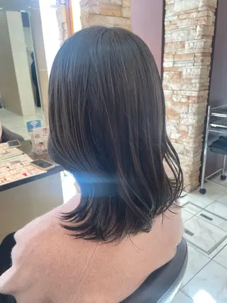セミロング 肌までキレイ見え✨️ 赤み消し特化のヘアスタイル
