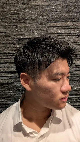 ミディアム プレミアムバーバーパレスホテル東京店所属・髙司 哲伸のヘアスタイル