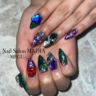 ネイル MADIA藤沢所属・MADIA MEGUのネイルデザイン