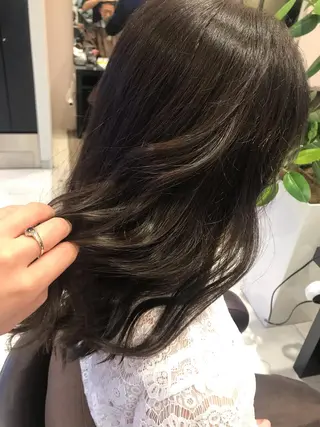 セミロング カラー ヤマグチ ナツキのヘアスタイル