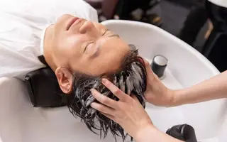 スパニスト 神山のヘアスタイル