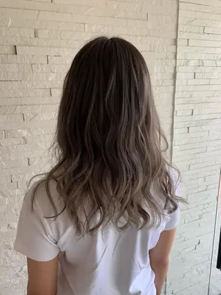 セミロング カラー ヘアアレンジ hiar make ROSEL所属・ROSEL末吉 海渡のヘアスタイル