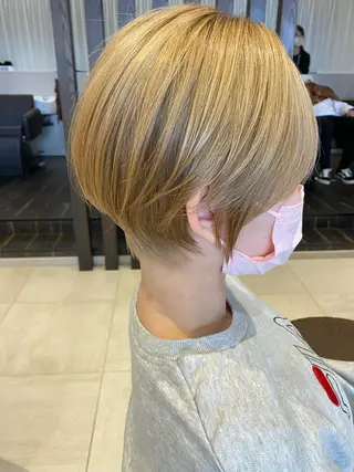 ショート エイジングケア、白髪 ぼかしヒキマカイトのヘアスタイル