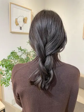 セミロング カラー Rin:nel hair所属・Takanishi くすみベージュカラーのヘアスタイル