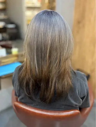 セミロング カラー ナギサ 🐶のヘアスタイル