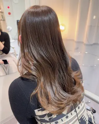 ロング カラー 髙井 麻帆のヘアスタイル