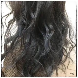 カラー ササキ トモシのヘアスタイル