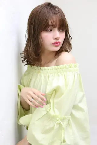 ミディアム 小林 永佳のヘアスタイル