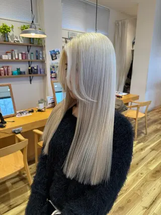 ロング カラー enn.bleach by t.a.g所属・碇山 楓己のヘアスタイル