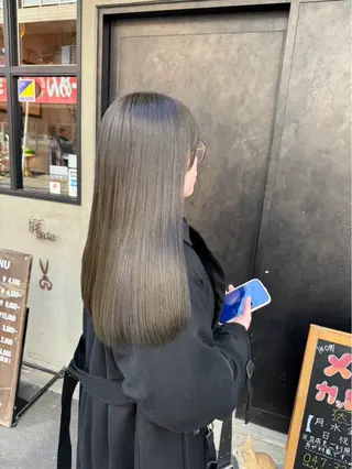 ロング カラー 出川 結菜のヘアスタイル