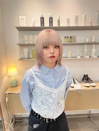 ミディアム カラー MARIKA 暖色系/ハイトーンのヘアスタイル