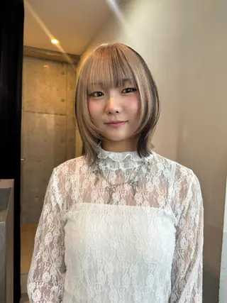 ショート カラー 切りっぱなしボブ/ ブリーチカラー/大塚のヘアスタイル