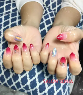 ネイル 小顔・毛穴・たるみ ネイル　似内真樹のエステ・リラクイメージ