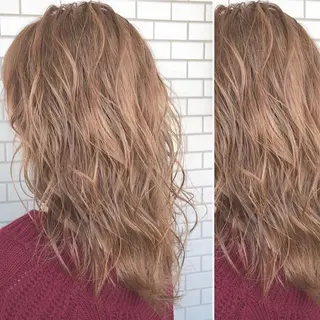 ショート カラー JuNブリーチに 縮毛矯正するプロのヘアスタイル