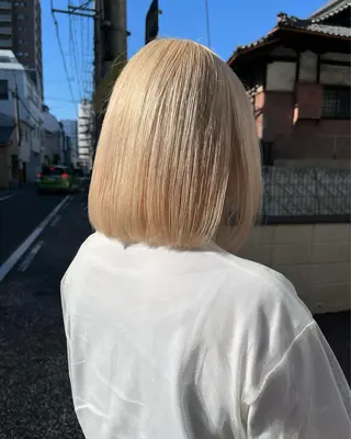 ショート カラー 小田 輝太郎/ブリーチのヘアスタイル