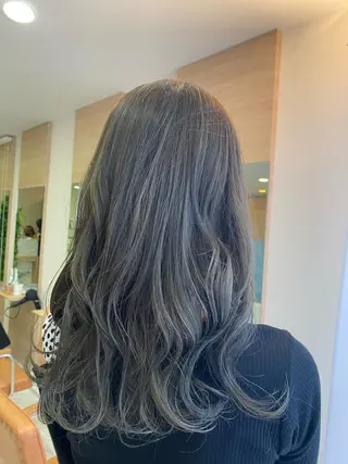 カラー ioe 岡本のヘアスタイル