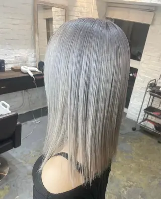 ミディアム カラー RINA ブリーチ / 海外レイヤーのヘアスタイル