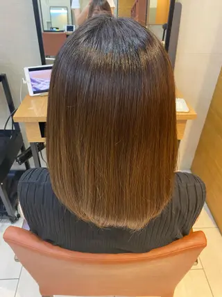 ミディアム あやめ【顔まわり/レ イヤー/柔らかカラ】のヘアスタイル