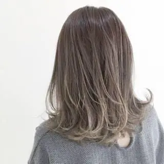 ミディアム カラー attrait アトレのヘアスタイル