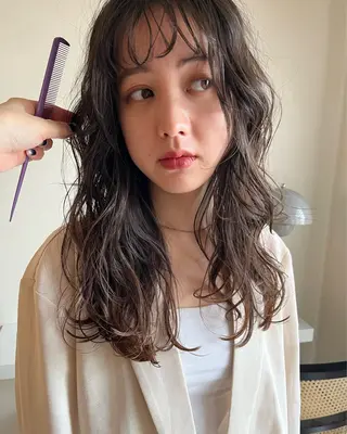 セミロング パーマ pu+on. nailworks所属・fuyumi / ニュアンスネイルのネイルデザイン