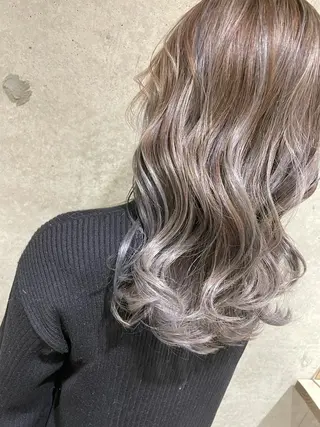 セミロング カラー ハイライトが 得意なニキです😊のヘアスタイル