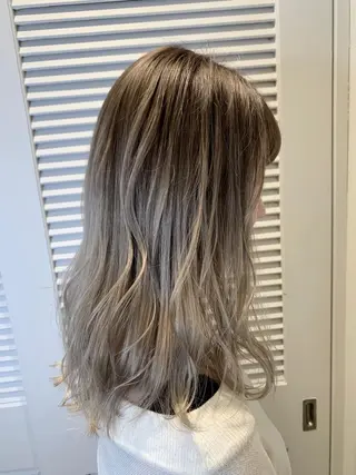 セミロング 渋谷ハイトーン/ デザインカラー阿部のヘアスタイル