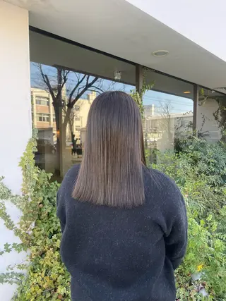 ロング ROZA germe所属・SHIO / ハイトーンカラーのヘアスタイル