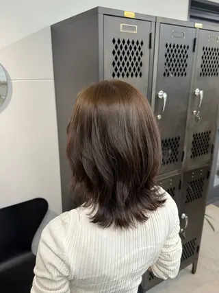 ミディアム INORI|艶カラ ー|フェイスレイヤーのヘアスタイル