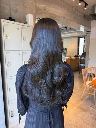 ロング カラー AIN.ANLY 明治神宮前所属・徳浜 睦希のヘアスタイル